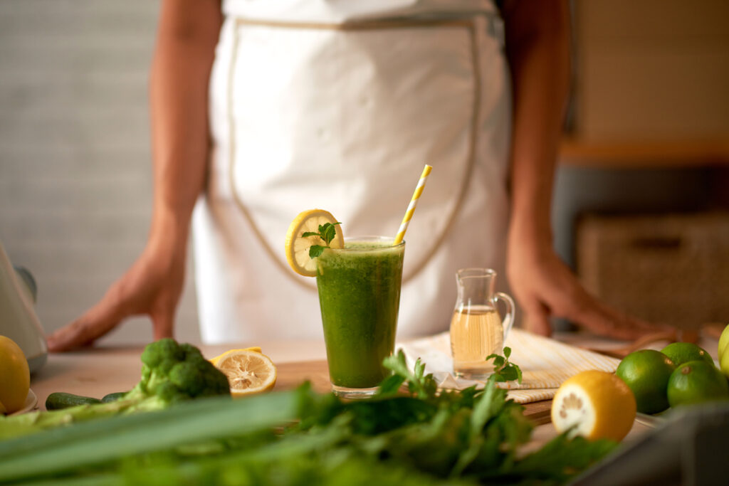 10 Benefits of Drinking Hot Water in the Morning for Better Health 4 green smoothie