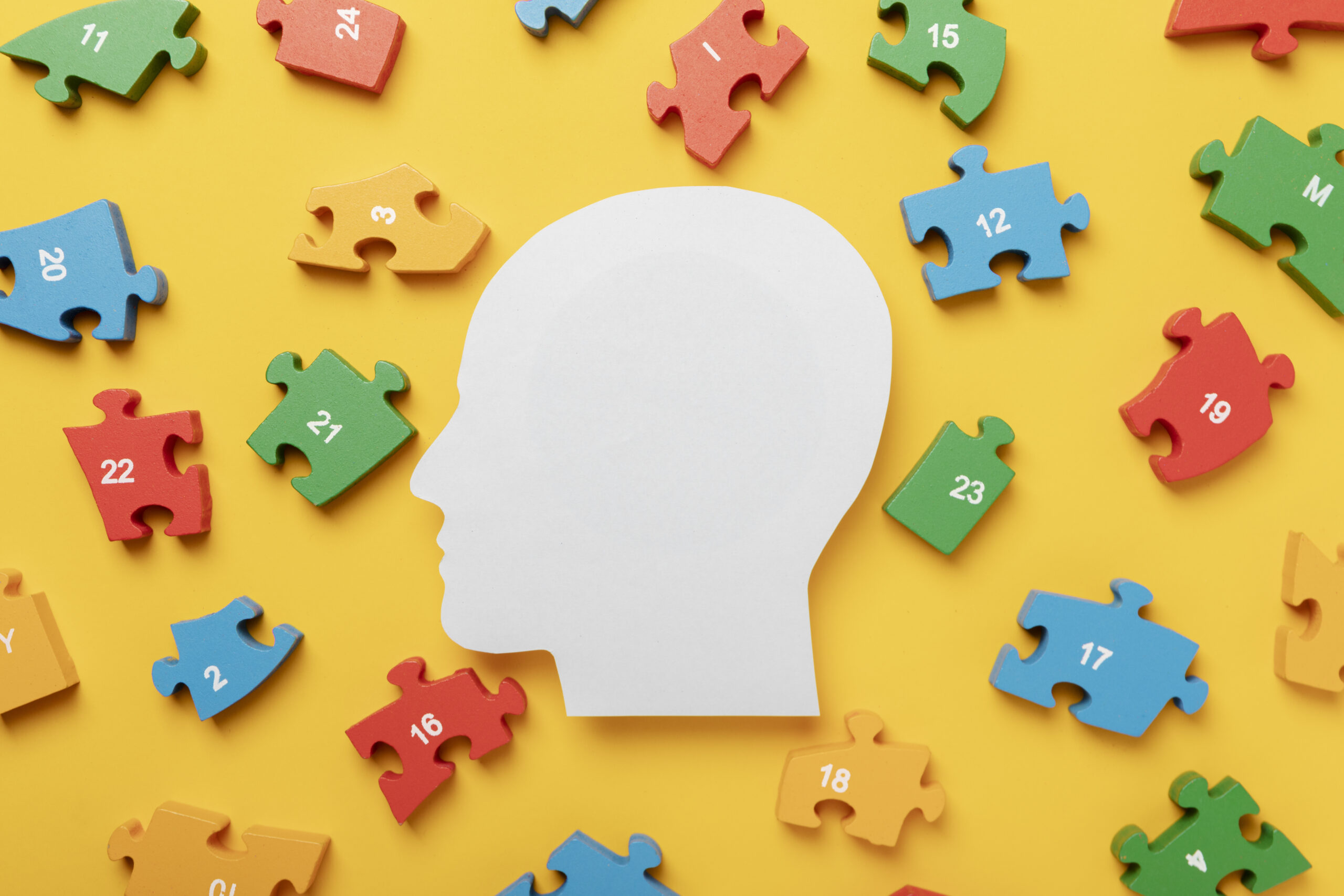 memory concept with puzzle pieces scaled